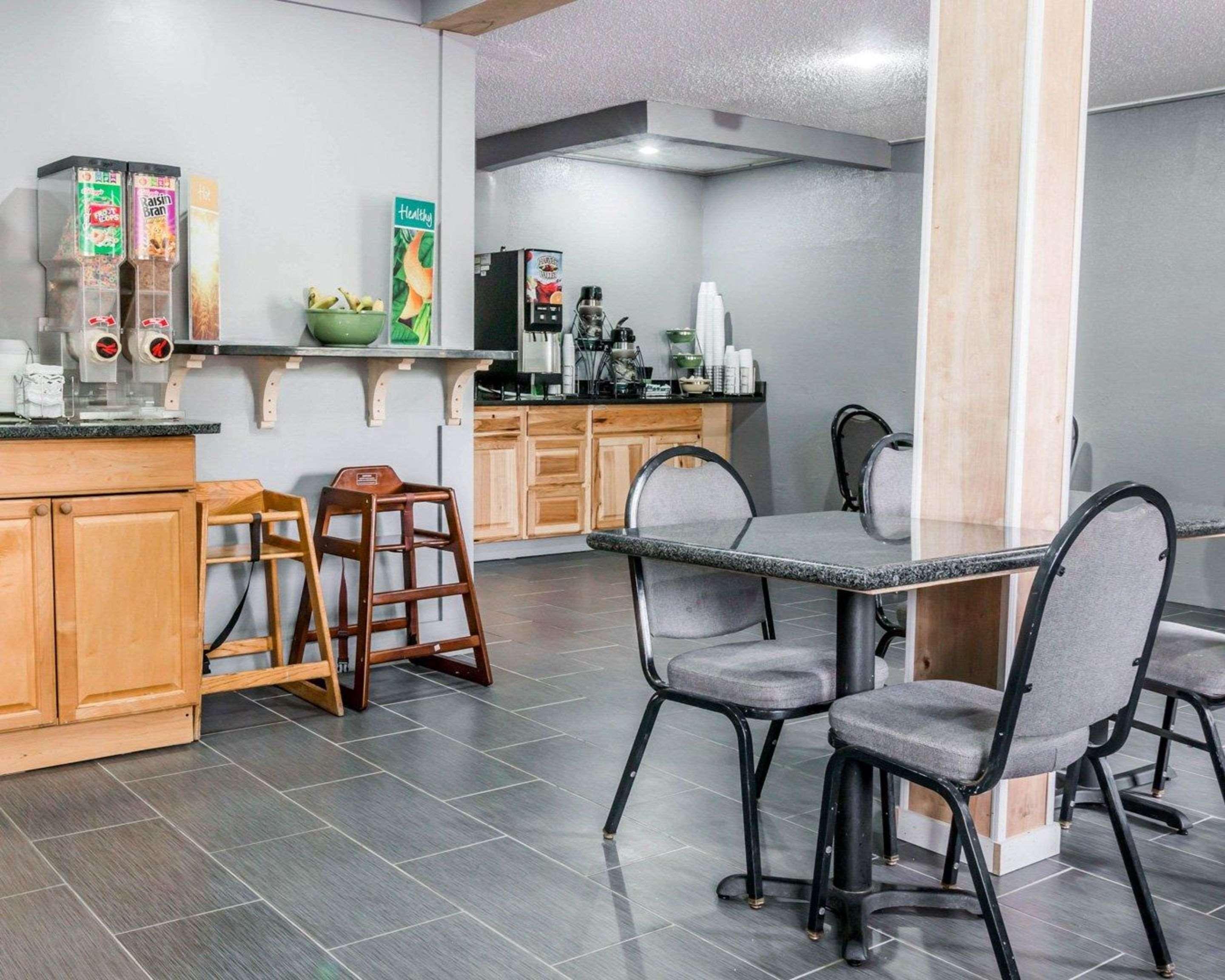 Quality Inn Grand Rapids North Walker Ngoại thất bức ảnh