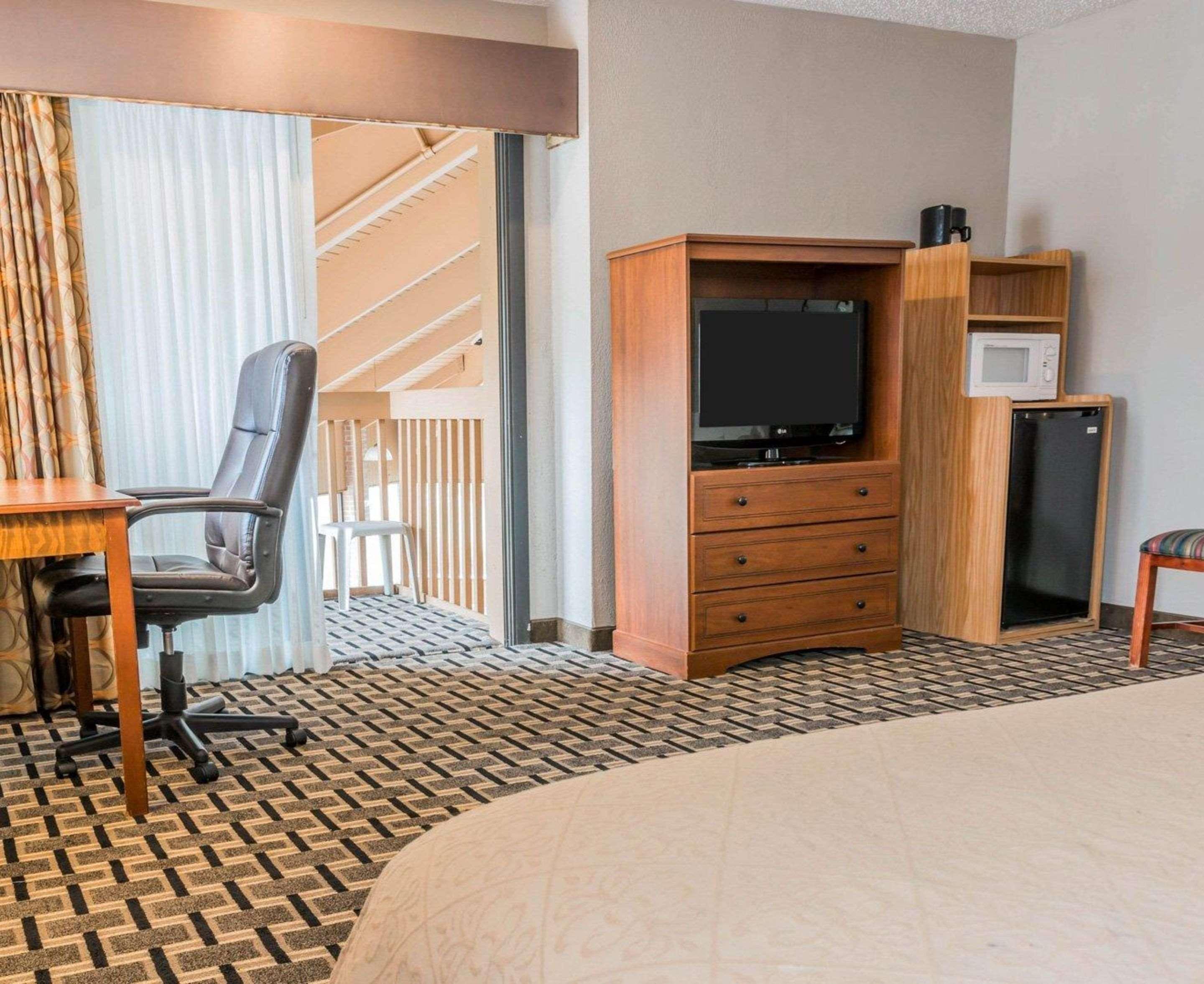 Quality Inn Grand Rapids North Walker Ngoại thất bức ảnh