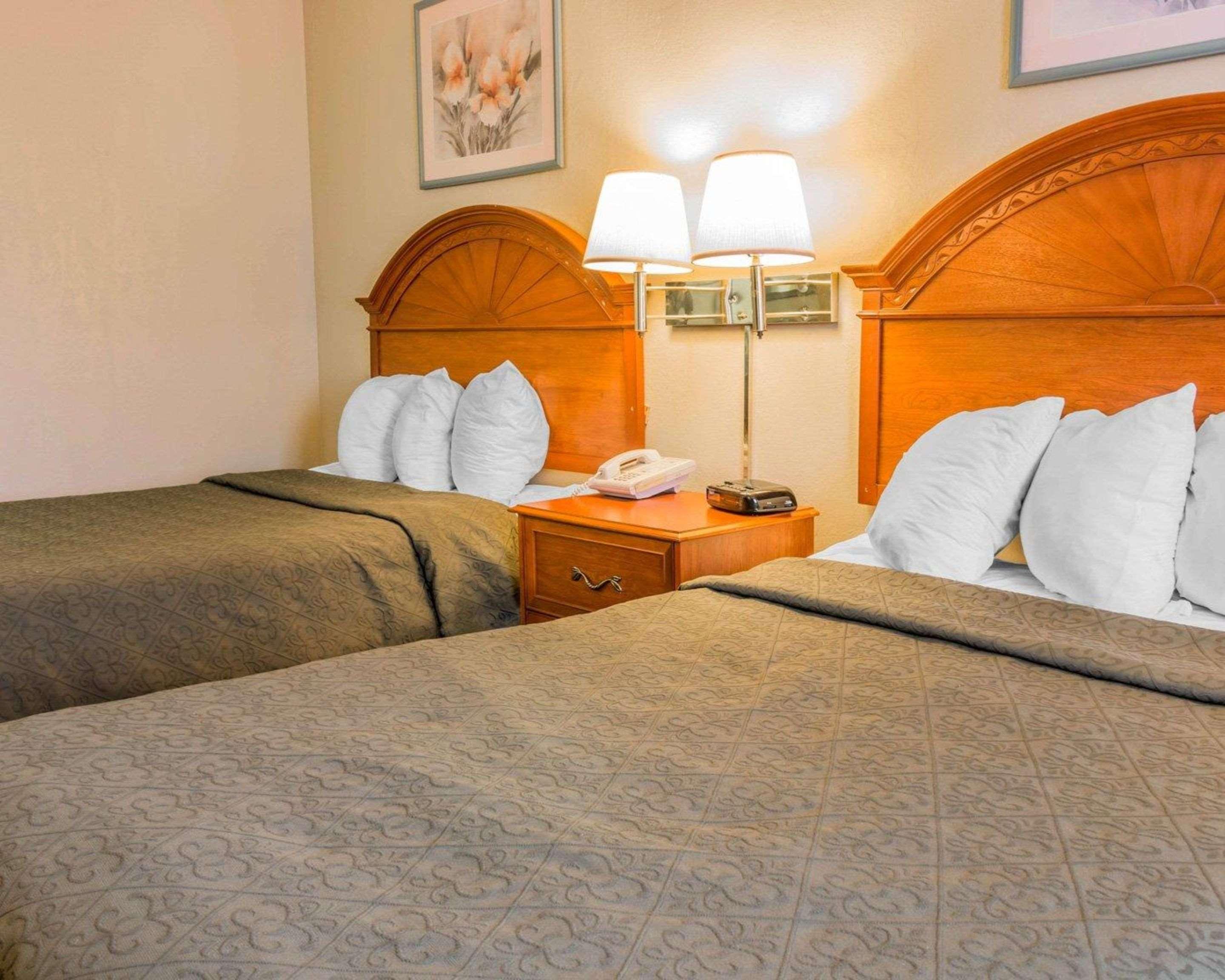 Quality Inn Grand Rapids North Walker Ngoại thất bức ảnh