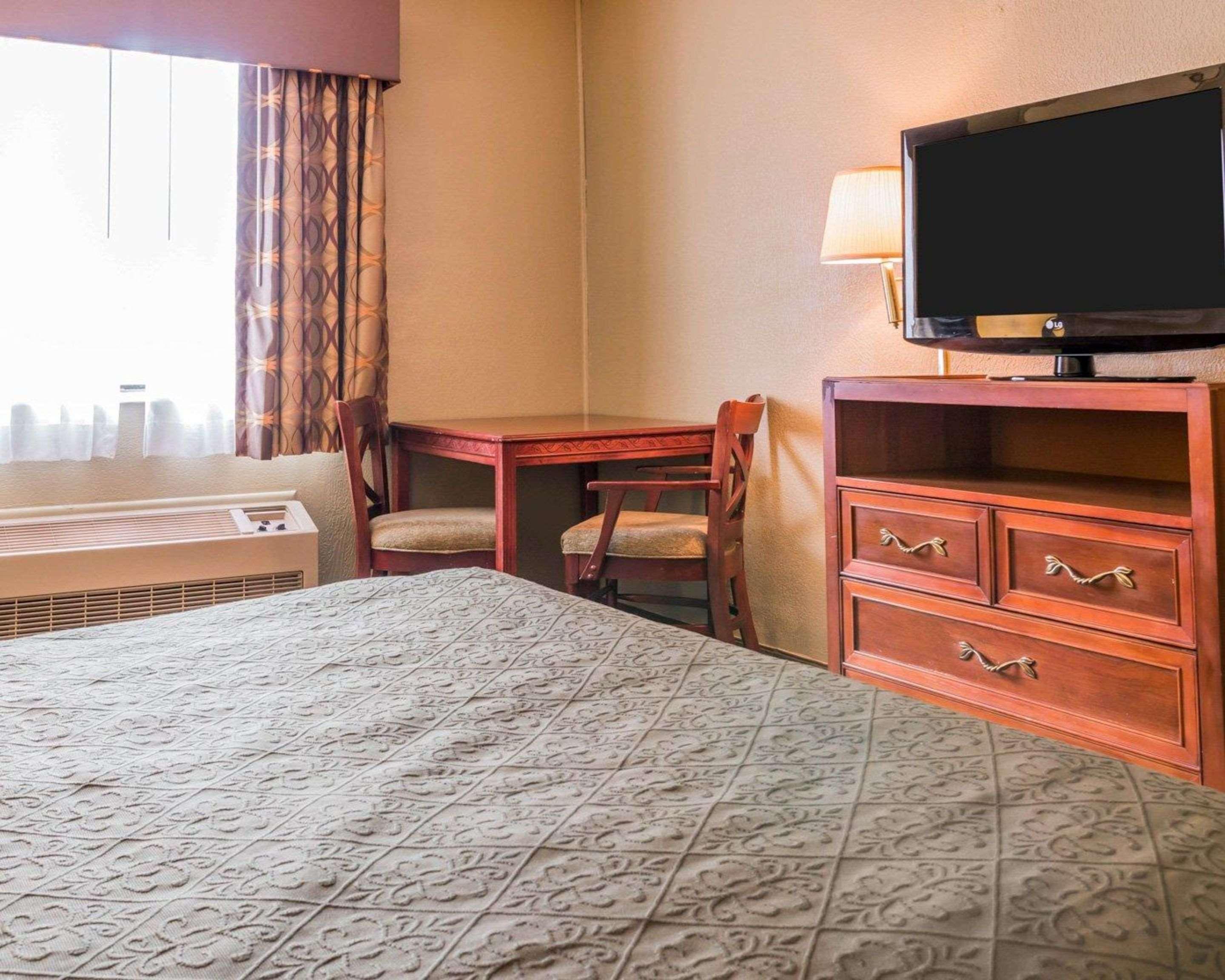 Quality Inn Grand Rapids North Walker Ngoại thất bức ảnh