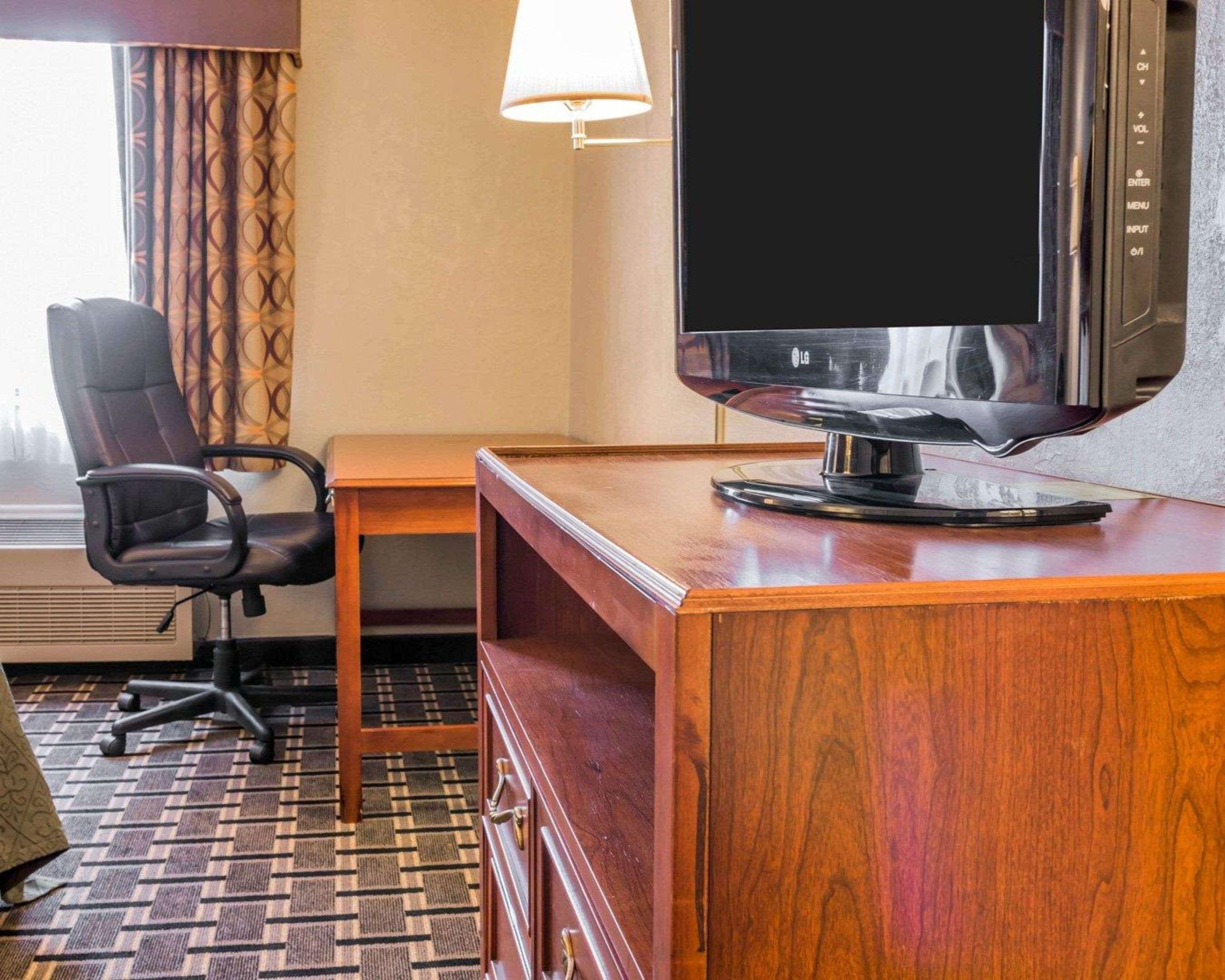 Quality Inn Grand Rapids North Walker Ngoại thất bức ảnh